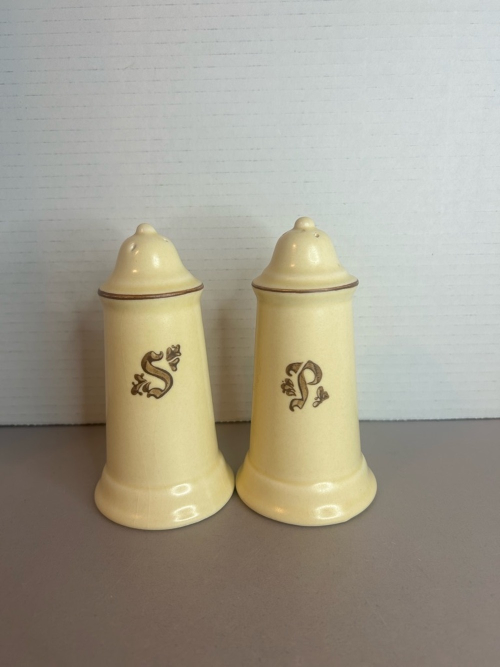 Pfaltzgraff Cream Yellow Ceramic Salt and Pepper Shakers Set
